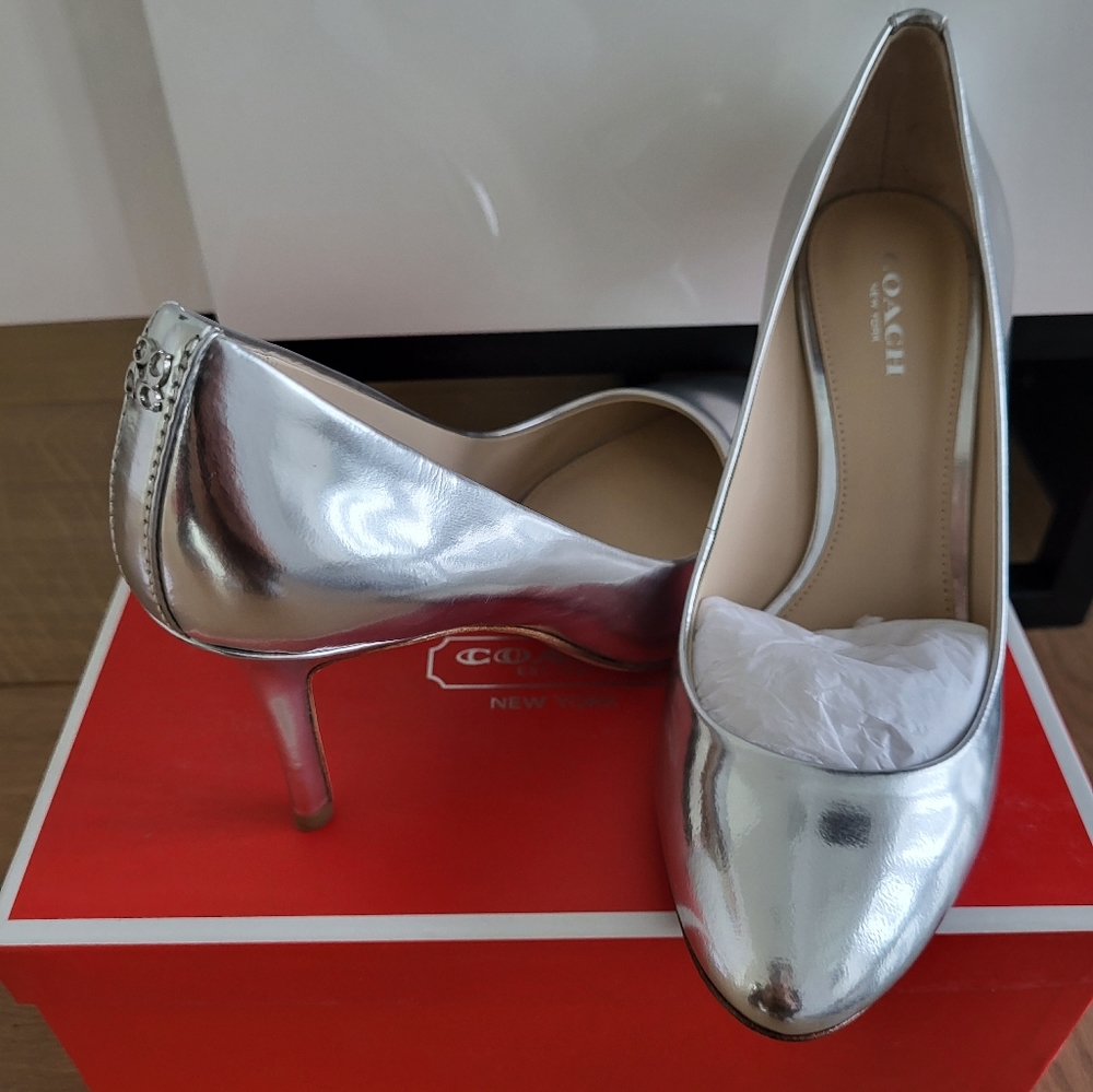 Coach metallic leather pump 3 1/2'' heel size 6.5 new in box,bridal,party shoes